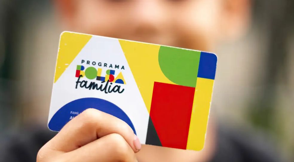 A Caixa Econômica Federal continua, nesta sexta-feira (25), os pagamentos do Bolsa Família referentes ao mês de abril de 2025.